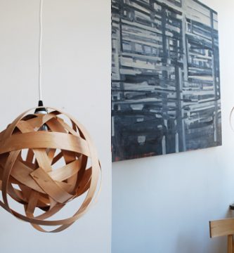 Lampara casera esferica hecha con madera